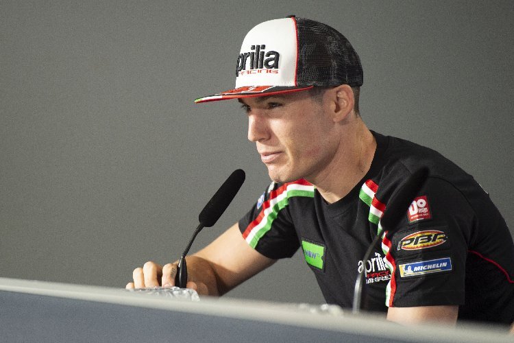 Aleix Espargaro redet bei der Pressekonferenz Klartext über seine Aprilia