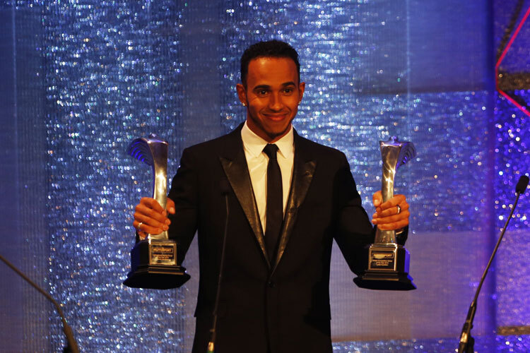 Lewis Hamilton sammelt in diesem Jahr Pokale