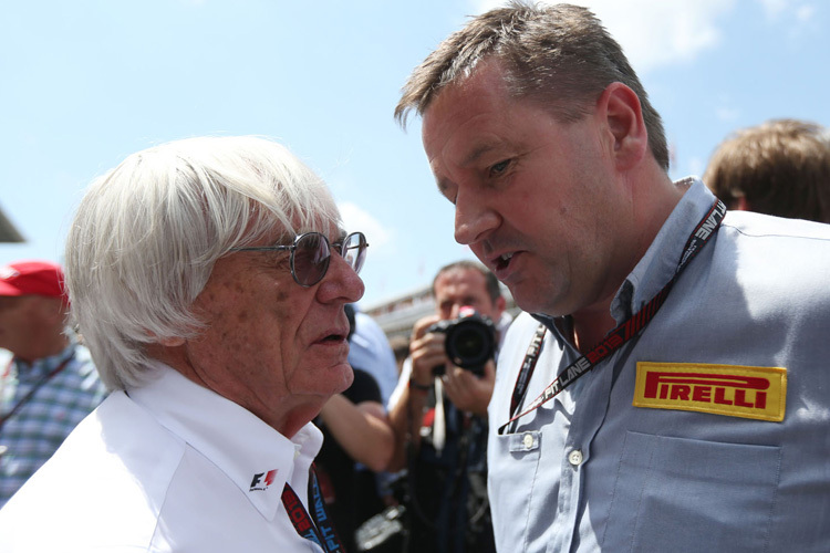 Abkommen für 2014 getroffen: Formel-1-Promoter Bernie Ecclestone und Pirelli-Rennchef Paul Hembery