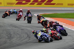 Das MotoGP-Fahrerfeld beim Saisonfinale in Valencia)
