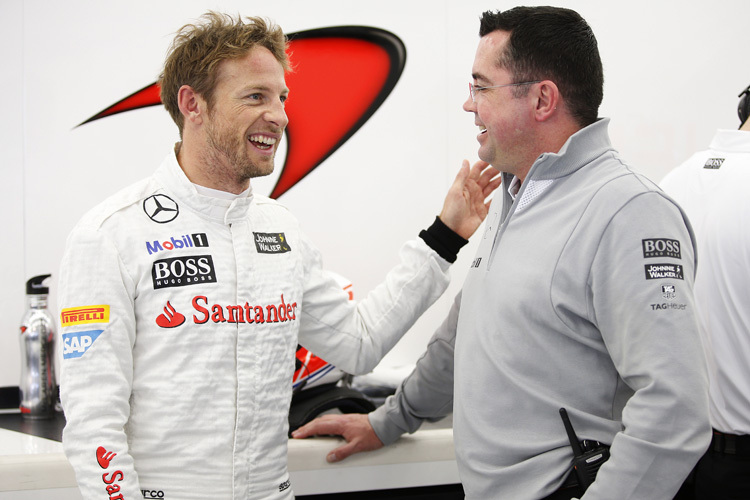 Jenson Button mit McLaren-Teamchef Eric Boullier