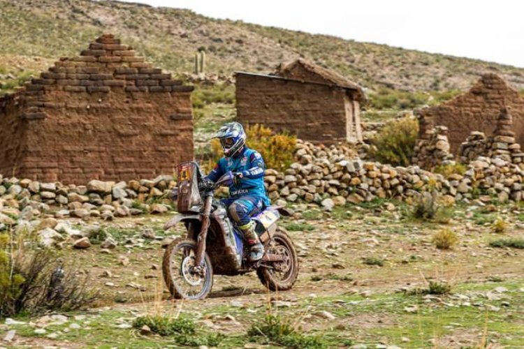 Adrien Van Beveren (Yamaha) freut sich über die erneute Dakar-Führung