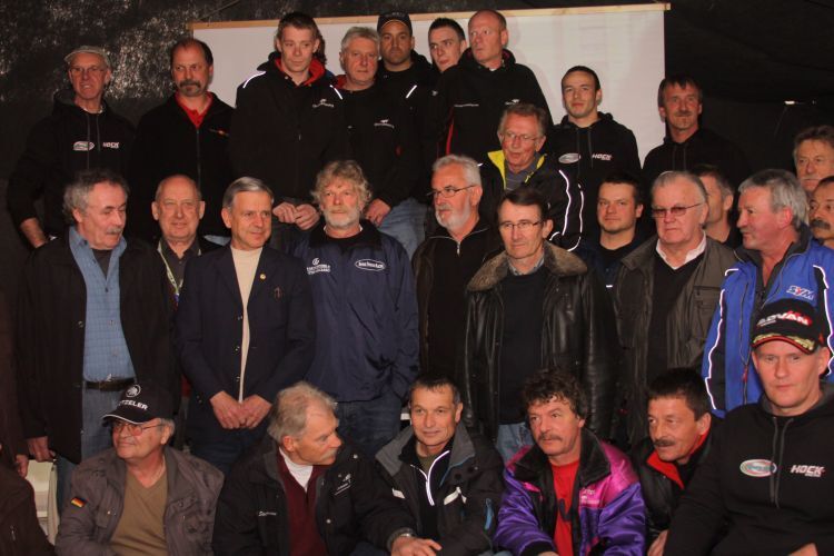 Gruppenfoto der Ex-Grand-Prix-Piloten in Schleiz