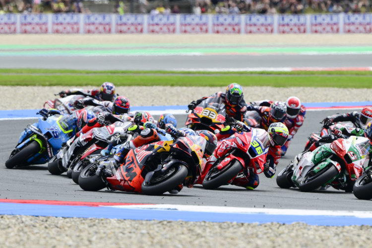 Maverick Vinales (12) hatte von Startplatz 10 einige Arbeit vor sich