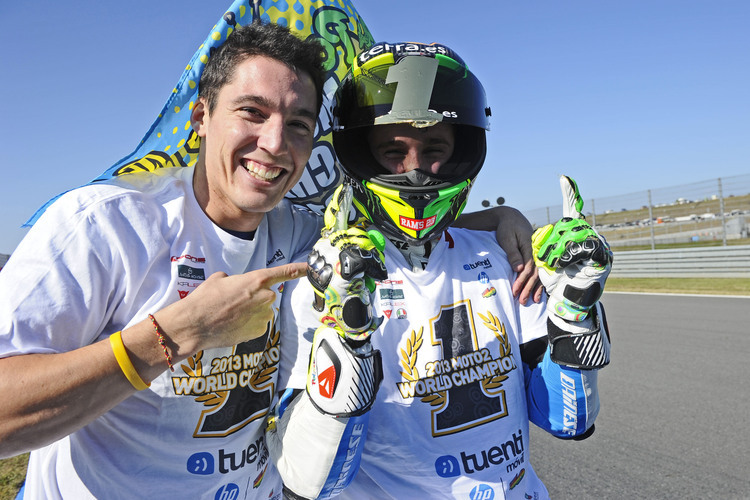 2013: Aleix feiert mit Pol (re.) dessen Moto2-WM-Titelgewinn 