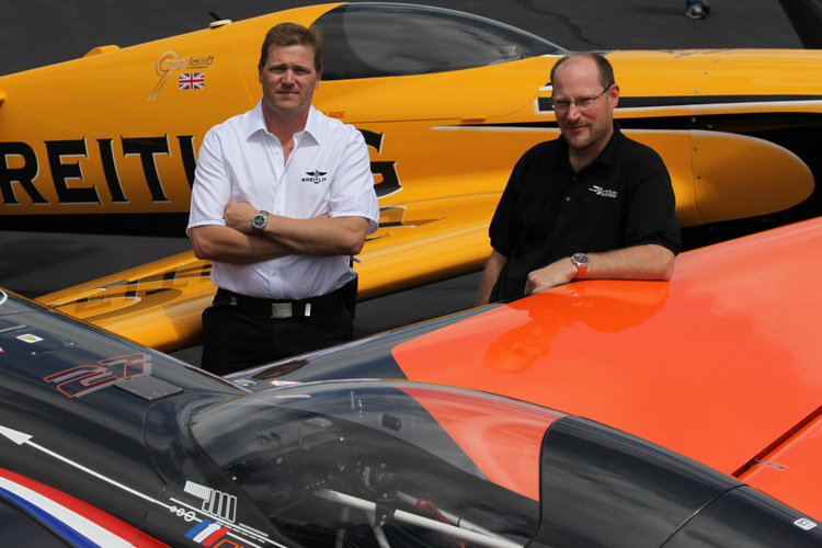 Andrews und Barth mit ihren Fliegern