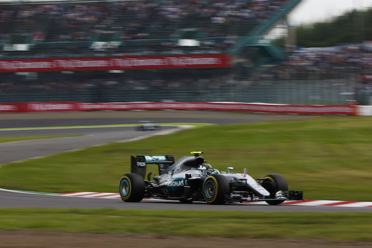 Nico Rosberg vor Lewis Hamilton