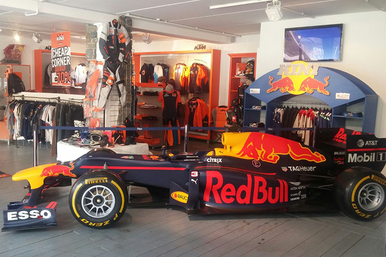 Red Bull Formel 1-Renner im Shop von Heinz Kinigadner