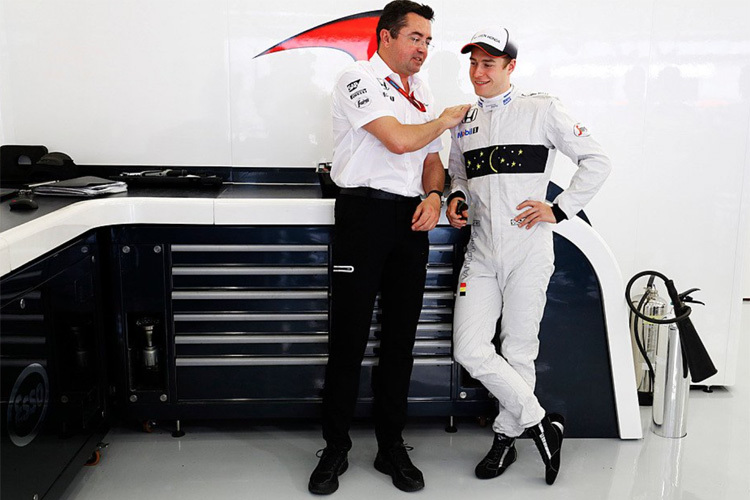 Stoffel Vandoorne mit McLaren-Teamchef Eric Boullier