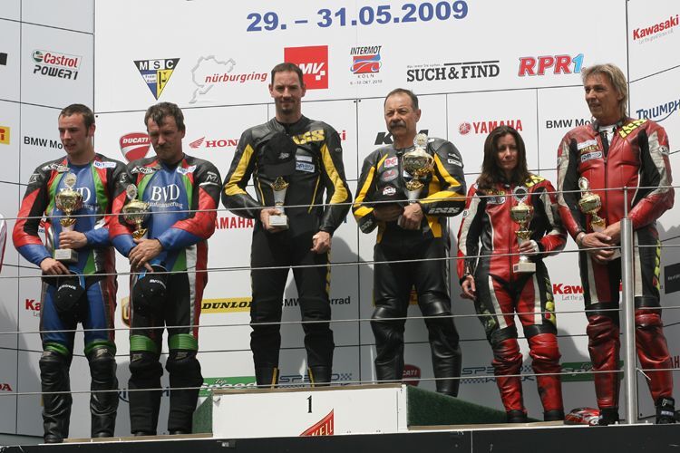 Mit Anna Burkard (2. von Rechts) stand eine Frau auf dem Podium.