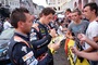 Thierry Neuville gibt Autogramme in Trier