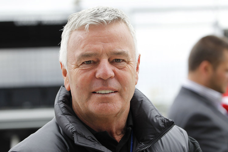 Derek Warwick ist immer mal wieder als Rennkommissar im Einsatz