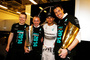 Mercedes-Motorenchef Andy Cowell (ganz links) mit Paddy Lowe, Lewis Hamilton und Toto Wolff