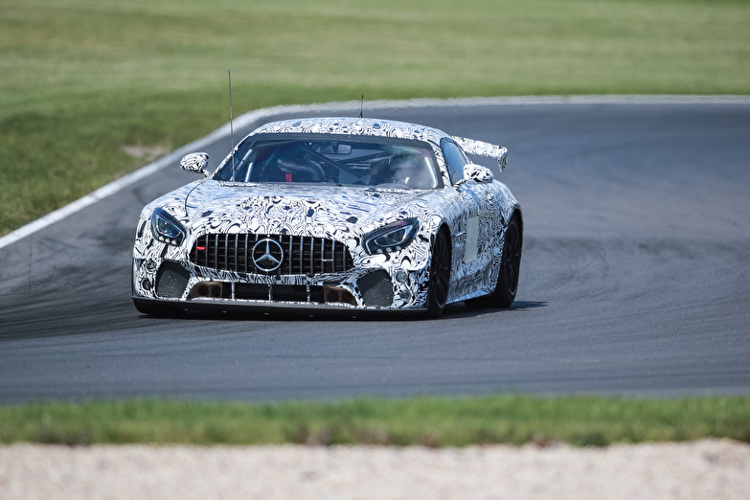 Der neue Mercedes-AMG GT4 in Camouflage