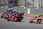 Vor der 1. Kurve: Márquez führt, dahinter bekriegen sich Quartararo und Bagnaia
