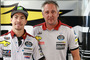 Nicky Hayden und Marc VDS-Teammanager Michael Bartholemy