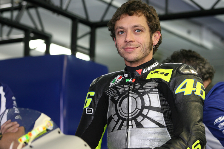 Valentino Rossi fährt gegen Max Biaggi Supermoto