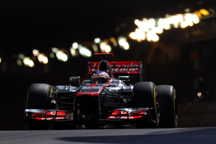 Jenson Button ausgangs des Tunnels in Monaco
