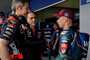 Die Aprilia-Spitze mit Massimo Rivola und Romano Albesiano im Gespräch mit Miguel Oliveira