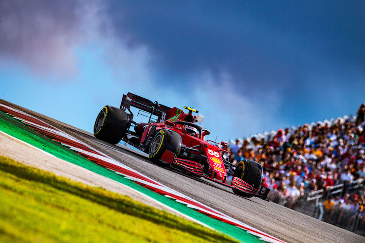 Ferrari-Fahrer Carlos Sainz mit mittelharten Pirelli