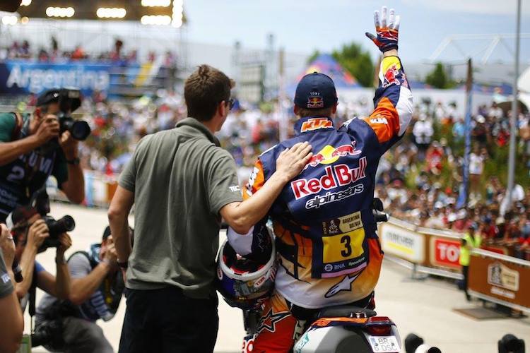 Red Bull KTM-Pilot Toby Price wird als Dakar-Sieger 2016 gefeiert