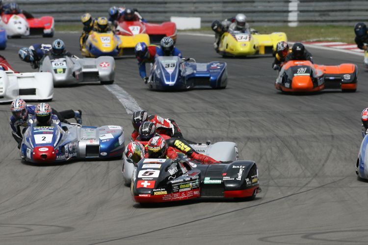 Starkes Fahrerfeld in der IDM Sidecar.