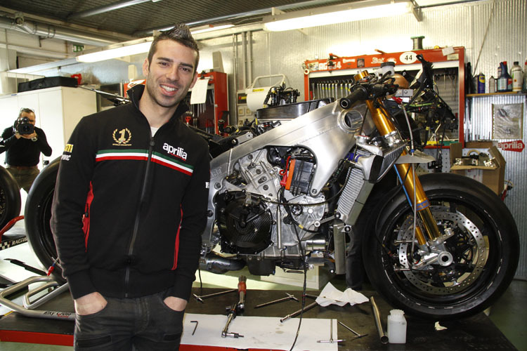 Marco Melandri mit der 2014-ART-Aprilia von Petrucci