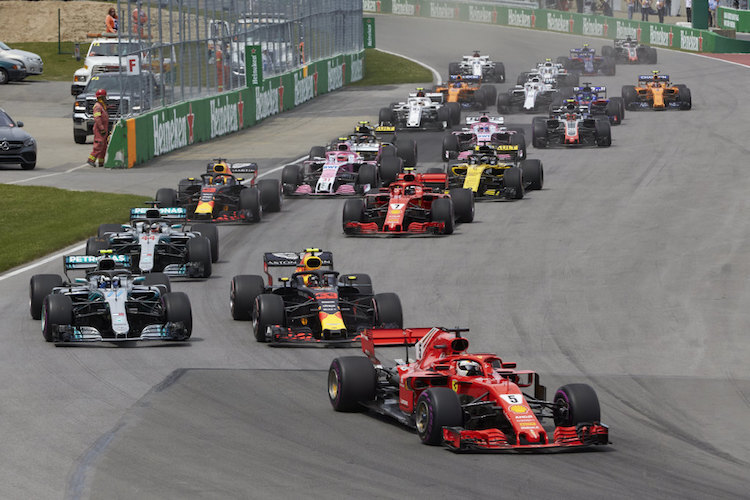 Start des Rennens - Vettel voran