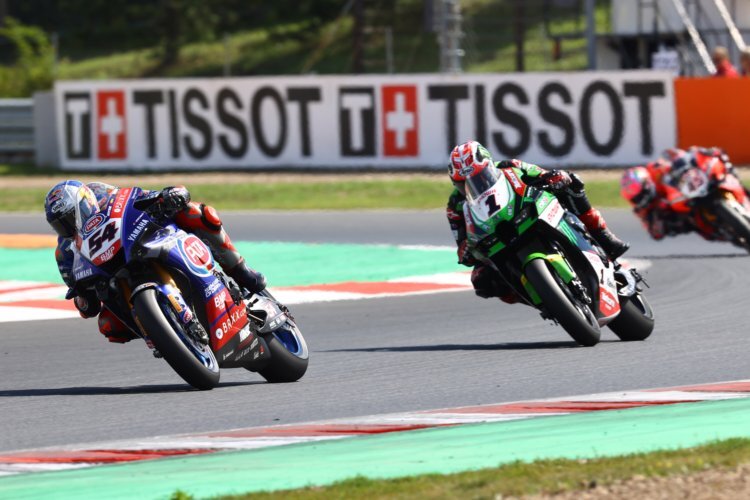 Vorne Toprak Razgatlioglu, dann Jonathan Rea und Scott Redding