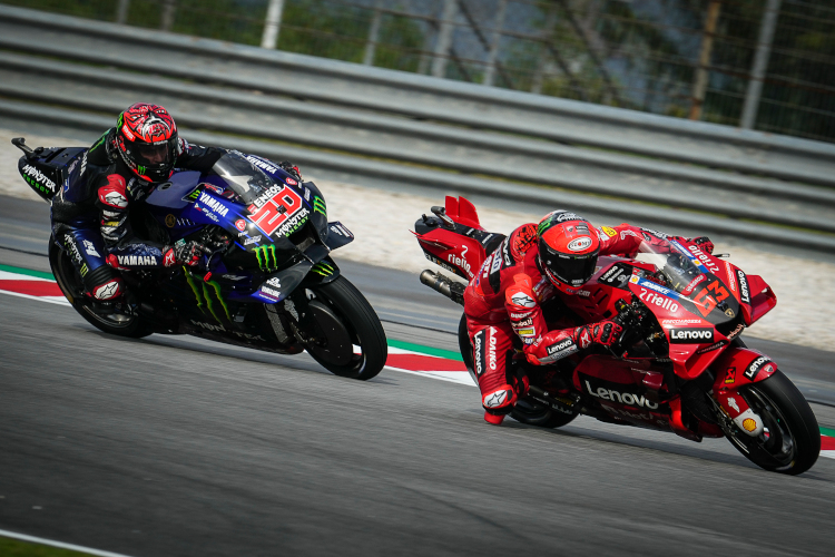 Die Titelrivalen im FP2: Bagnaia auf Slicks vor Quartararo auf Regenreifen