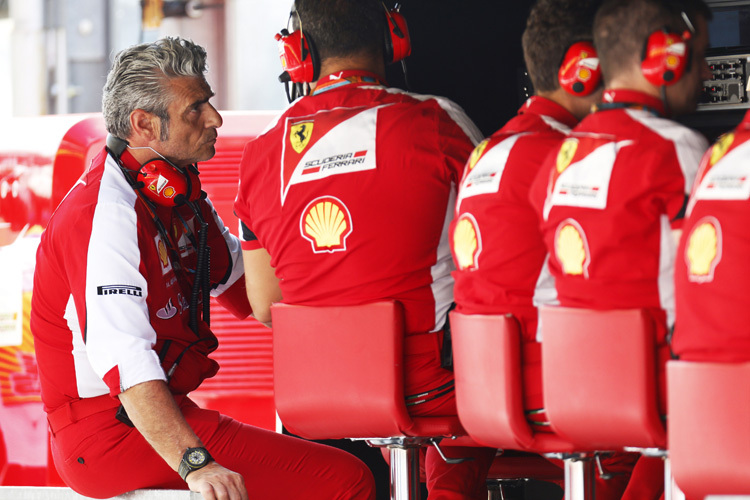 Teamchef Maurizio Arrivabene stellt seine Mannschaft um