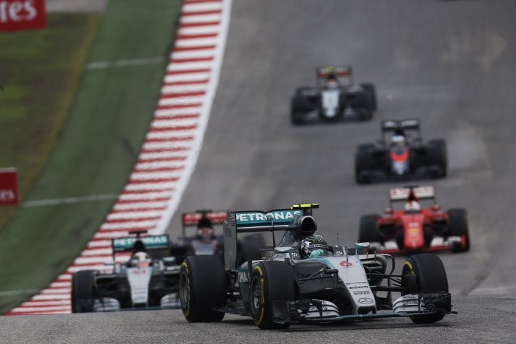 Nico Rosberg führt vor Lewis Hamilton