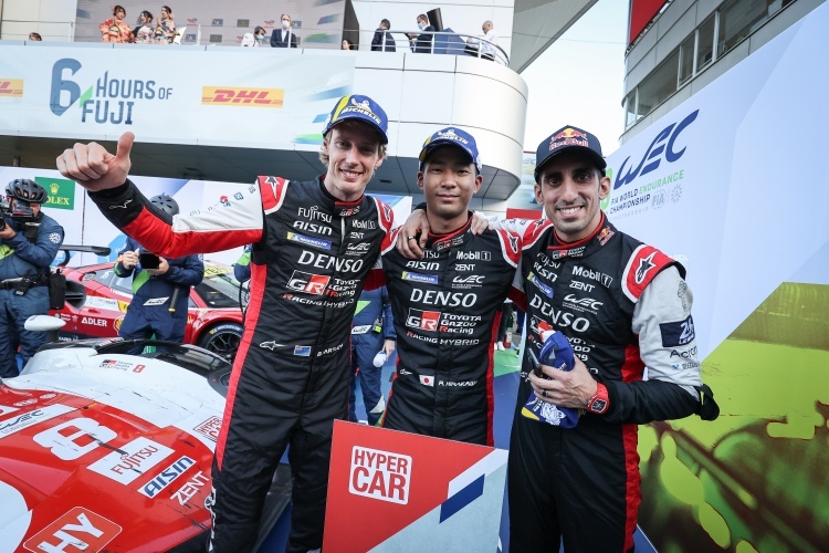 Sieger der 6h Fuji 2022: (v.li.) Brendon Hartley, Ryo Hirakawa und Sébastien Buemi