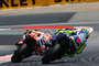 Das Duell: Marc Márquez wehrte sich vergeblich gegen Sieger Rossi