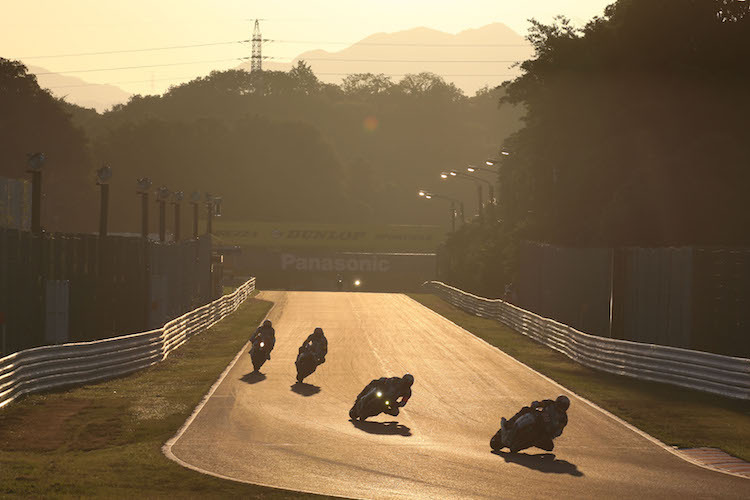 Das Acht-Stunden-Rennen von Suzuka 2016 mit grosser Beteiligung der Superbike-WM