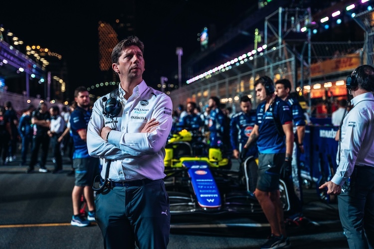 Williams-Teamchef James Vowles in der Startaufstellung in Jeddah