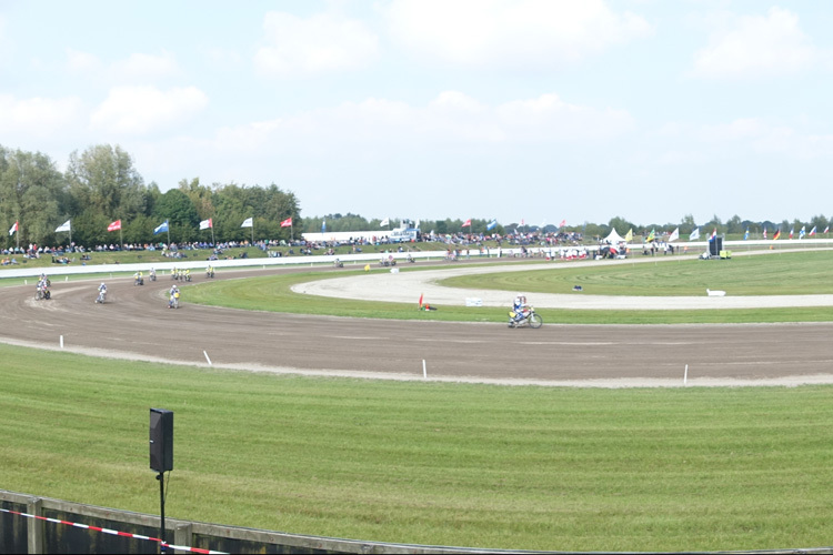 Die Sandbahn im Speed Center Roden hat große Auslaufflächen