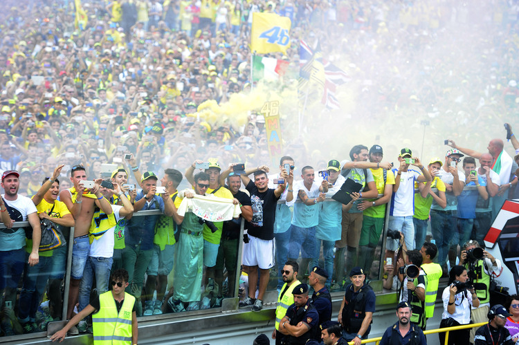 Die italienischen Fans in Misano sind extrem emotional