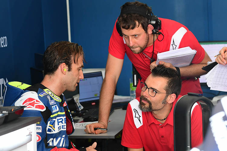 MotoGP-Test Sepang: Johann Zarco mit Crew-Chief Marco Rigamonti (rechts unten mit Brille)