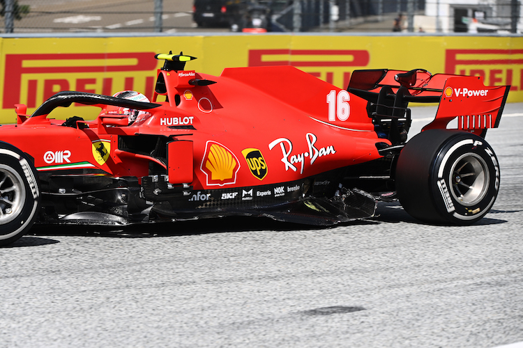 Charles Leclercs Ferrari wurde beim Crash stark in Mitleidenschaft gezogen