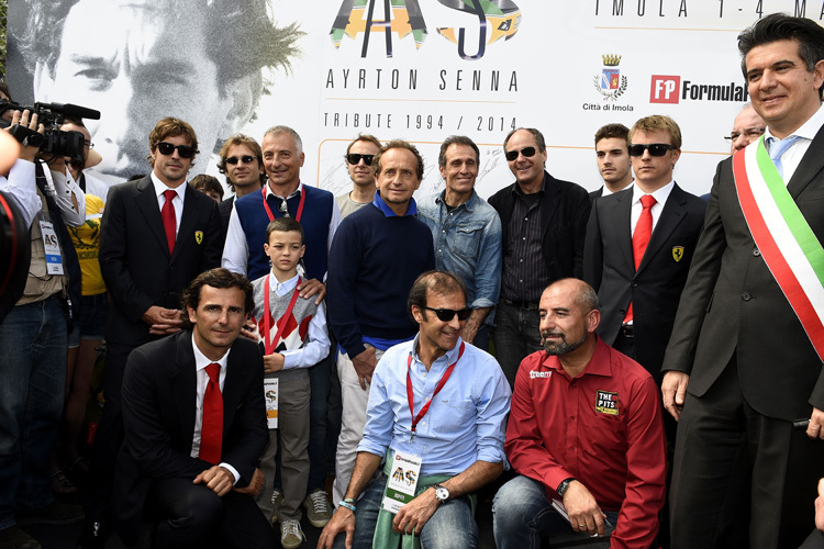 Formel-1-Piloten in Imola 2014: Vorne recht, in roten Hemd, Ivan Capelli