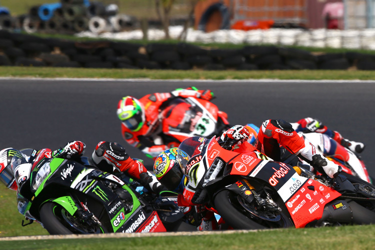 Jonathan Rea (1) und Chaz Davies (7) holten 2016 zusammen 20 Siege in 26 Rennen