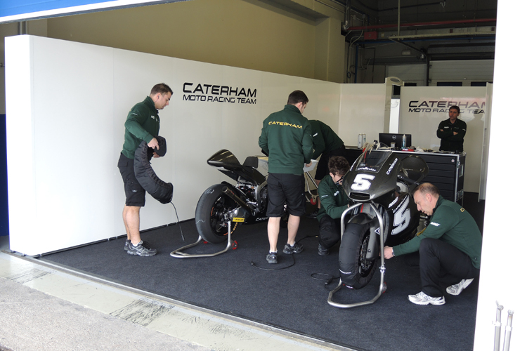 Box von Caterham Moto Racing in Jerez: Weniger Grün als bei der Premiere im November