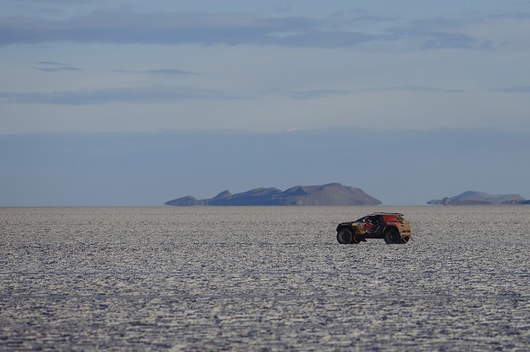 Stephane Peterhansel auf dem Salzsee in Bolivien