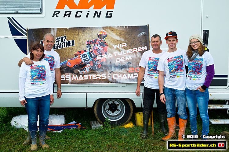 MX-Open-Meister Andy Baumgartner (2. von re.) und sein Team