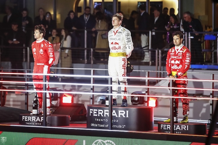 Charles Leclerc und Sergio Pérez durften mit Sieger Max Verstappen aufs Podest