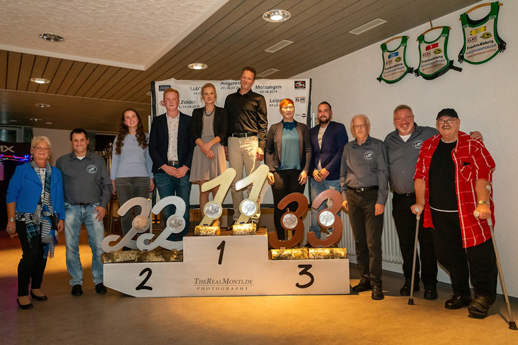 Das Orga-Team und die Geehrten beim MSC Angenrod