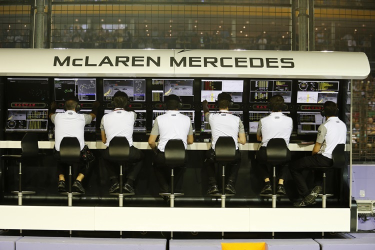 Am McLaren-Mercedes-Kommandostand
