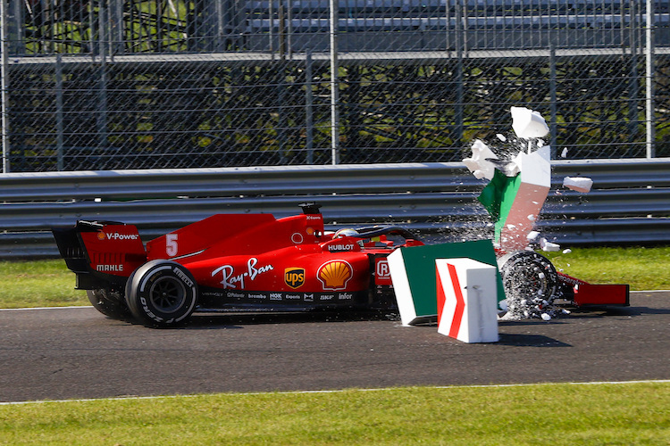 Ferrari-Ass Sebastian Vettel verabschiedete sich früh aus dem Rennen in Italien