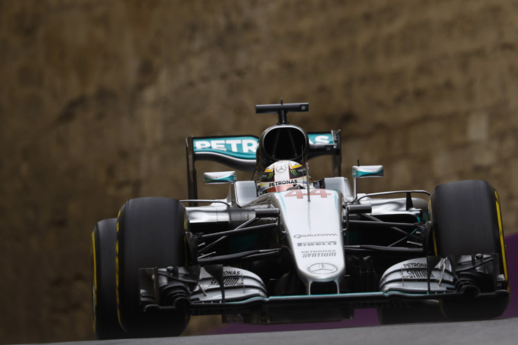 Lewis Hamilton blieb auch im zweiten freien Training der schnellste Mann auf der Strassenpiste von Baku